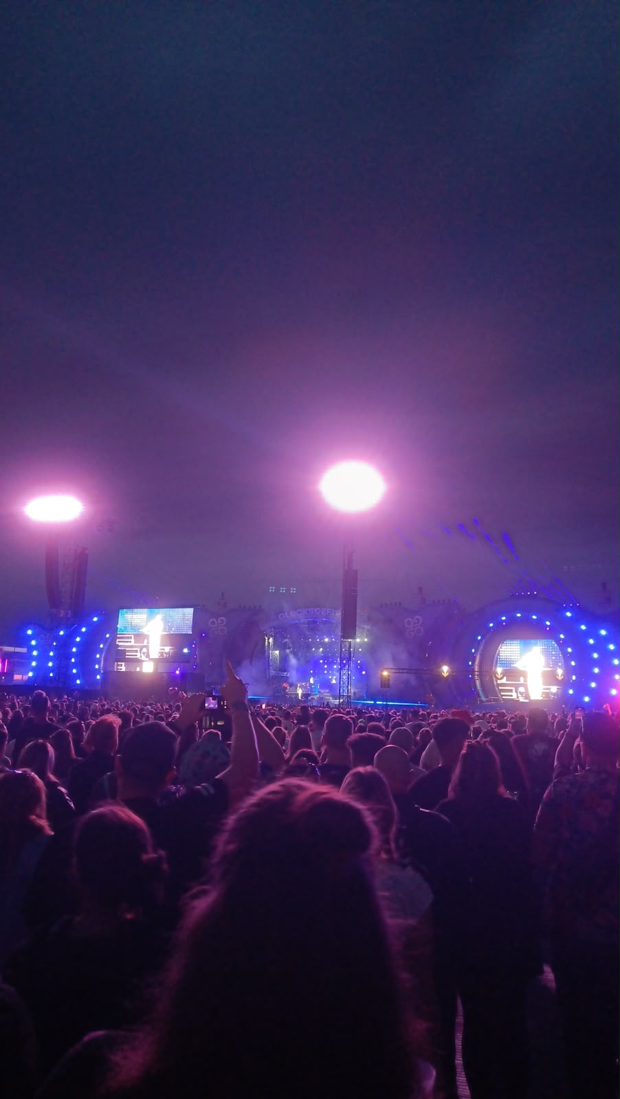Mehr über den Artikel erfahren Glücksgefühle Festival 2026: Unser Guide für das größte Musikfestival Deutschlands